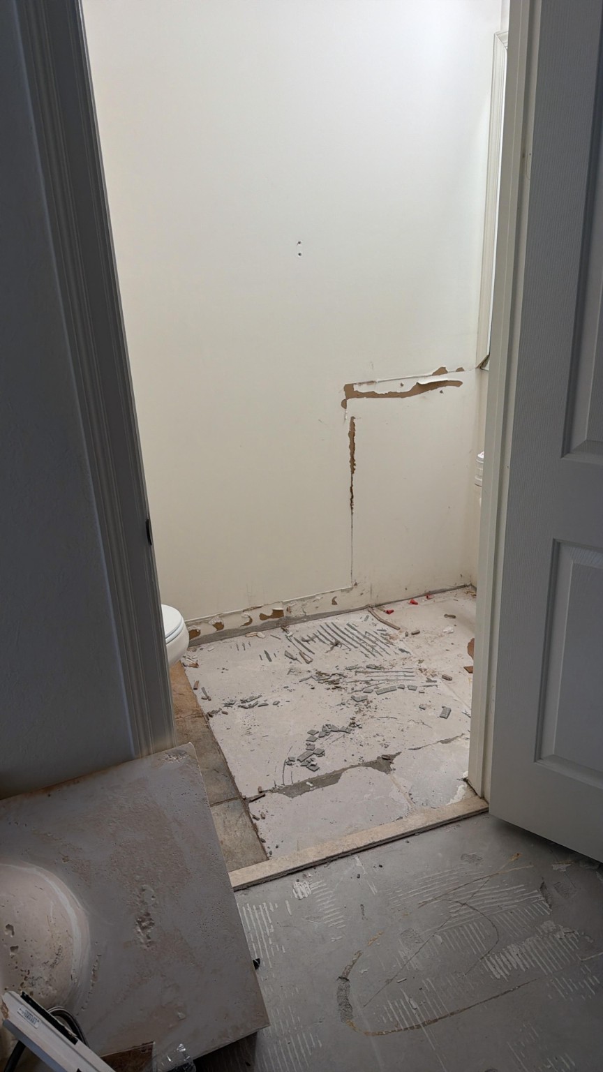 Bathroom after demolition and removal of the previous finishes